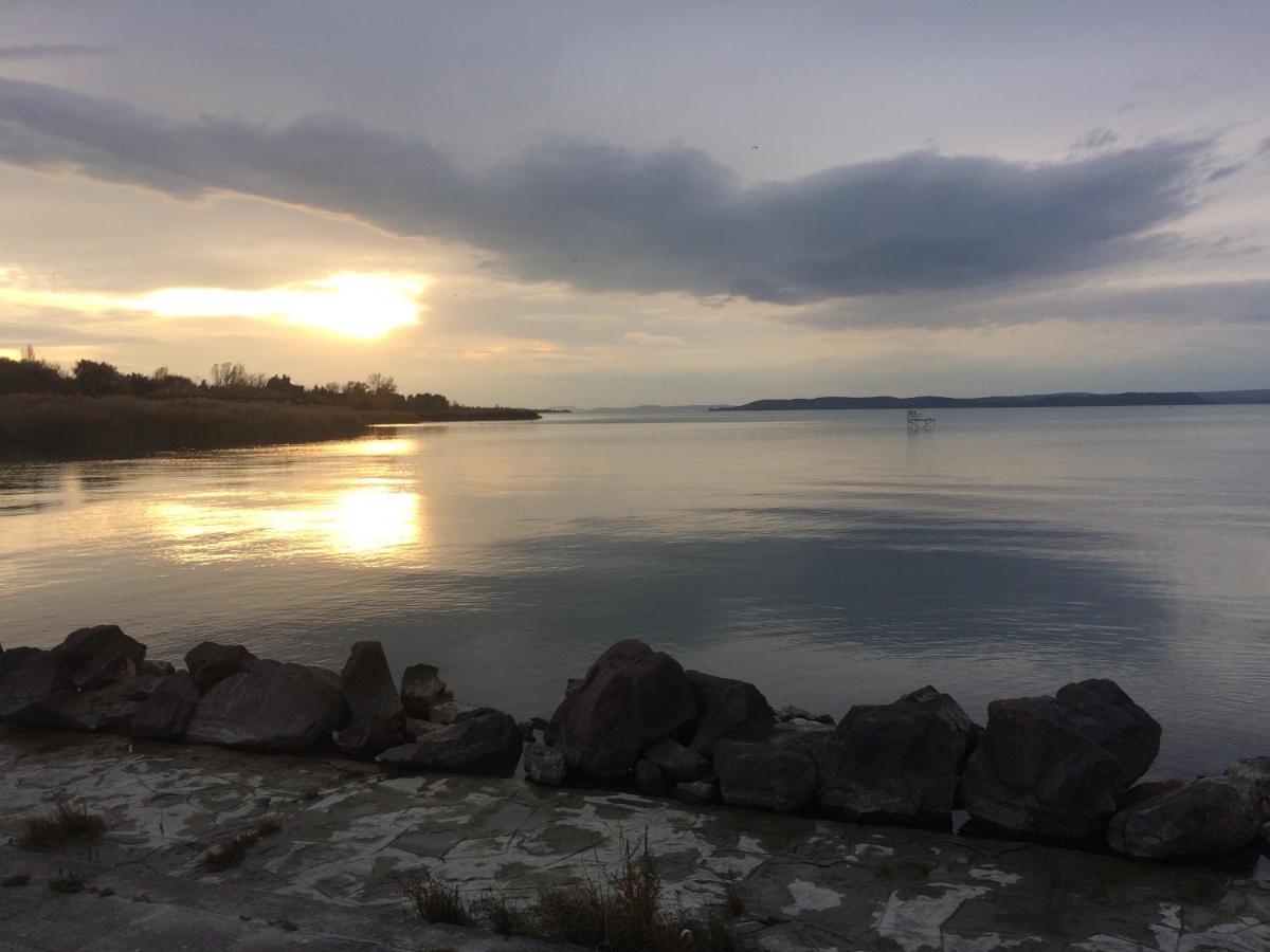 Appartamento Pitypang Apartman Siófok Esterno foto